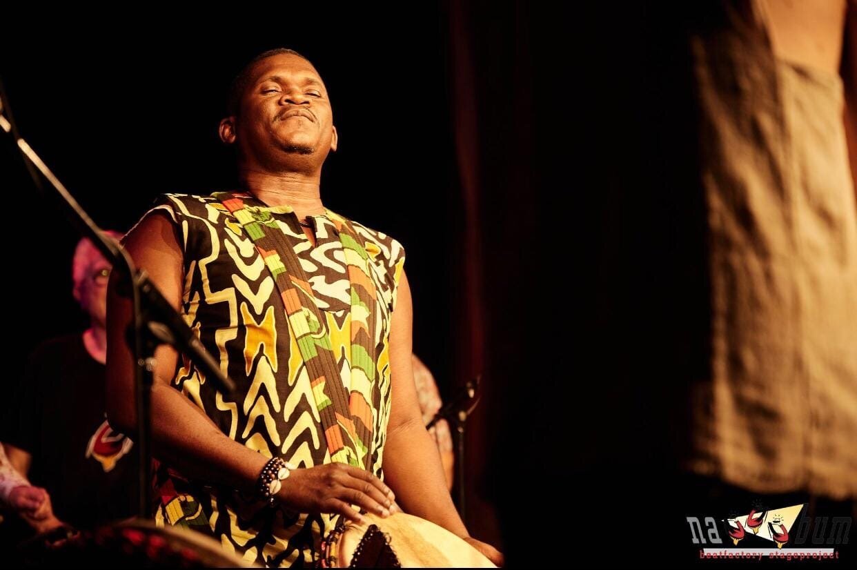 billy konate portrait djembe